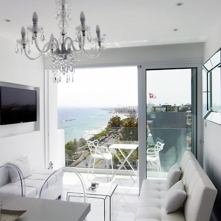 The White Pearl Suite - Beach Front City Centre With Sea View. Limasol Dış mekan fotoğraf