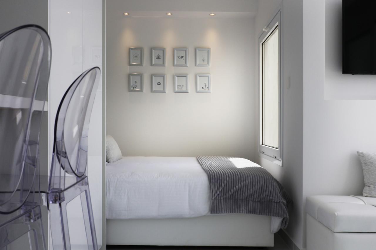 The White Pearl Suite - Beach Front City Centre With Sea View. Limasol Dış mekan fotoğraf