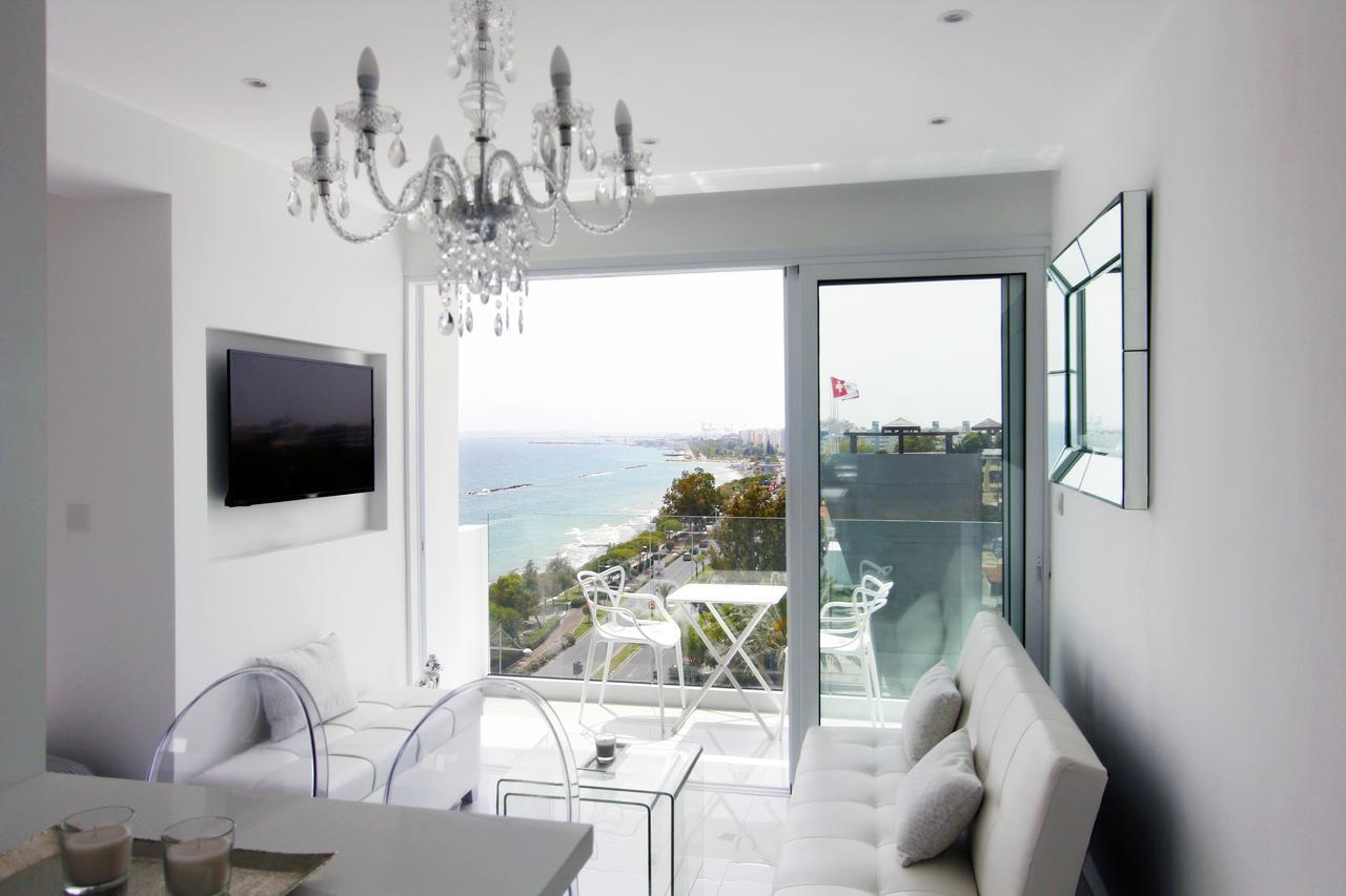 The White Pearl Suite - Beach Front City Centre With Sea View. Limasol Dış mekan fotoğraf