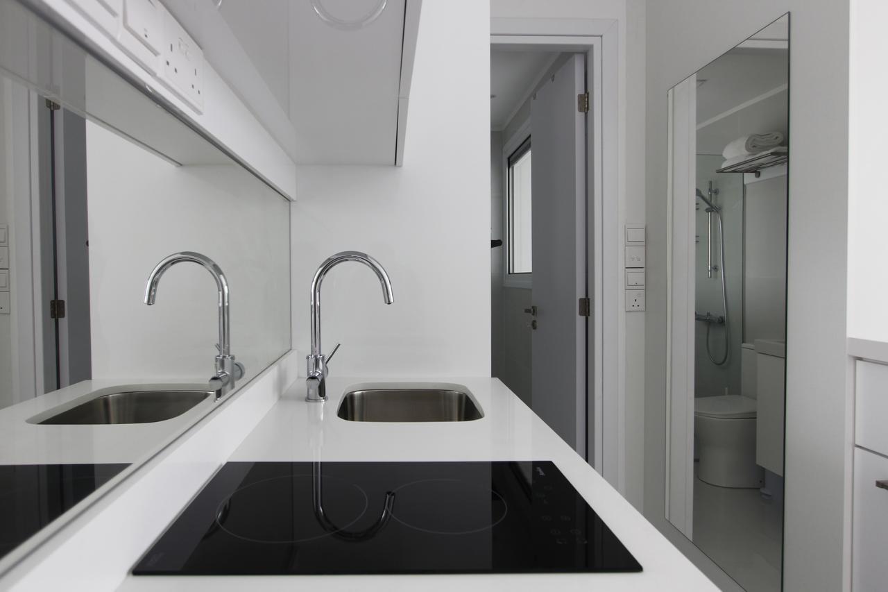 The White Pearl Suite - Beach Front City Centre With Sea View. Limasol Dış mekan fotoğraf