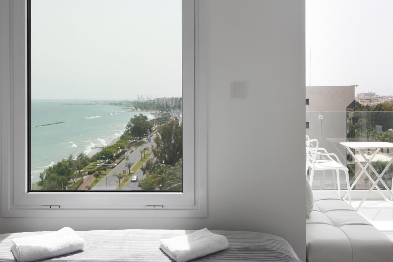 The White Pearl Suite - Beach Front City Centre With Sea View. Limasol Dış mekan fotoğraf