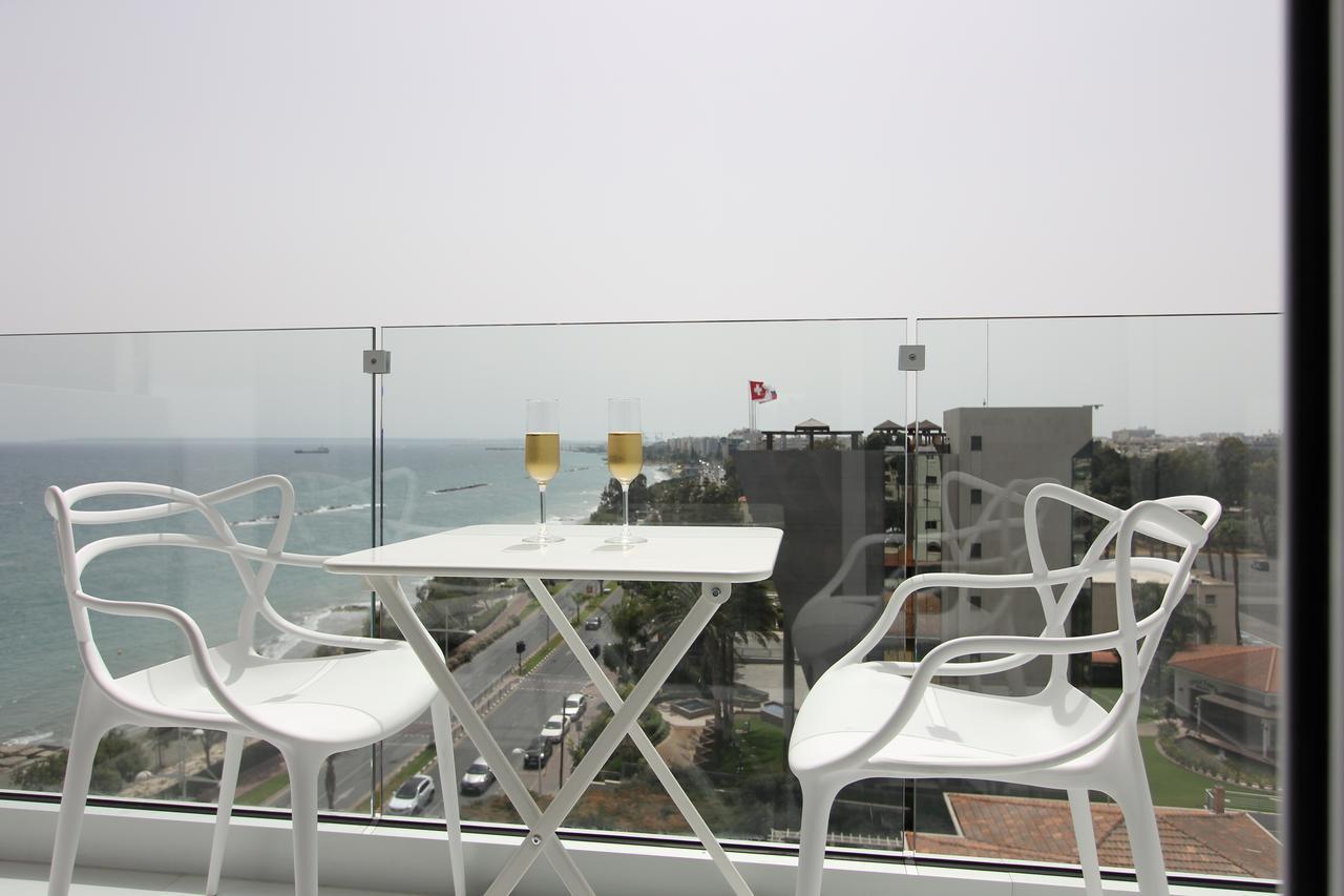 The White Pearl Suite - Beach Front City Centre With Sea View. Limasol Dış mekan fotoğraf